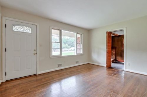 1561 Blue Ridge Dr, Marietta, GA 30008-5802
