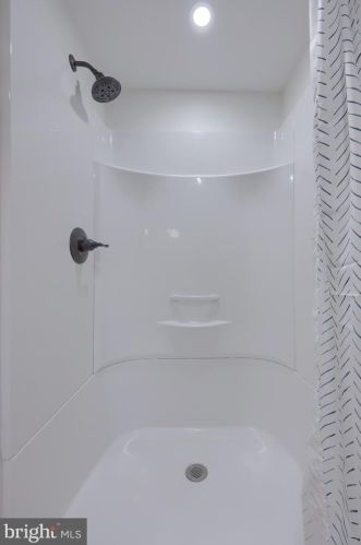 975 Salisbury Ct, Lancaster PA  17601-5163 exterior