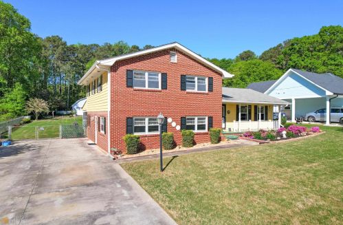 335 Greenwood Dr, Lilburn, GA 30047-5920