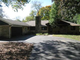 1736 Meacham Rd, Palatine, IL 60067-7452