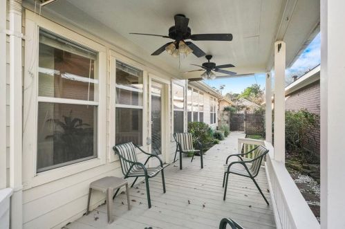 14 Paddington Way, Conroe, TX 77384-4494