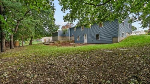 28 Douglas Rd, Warwick, RI 02886-2731