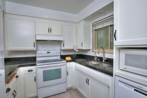 250 Fairview Ave, Santa Barbara, CA 93117-3620