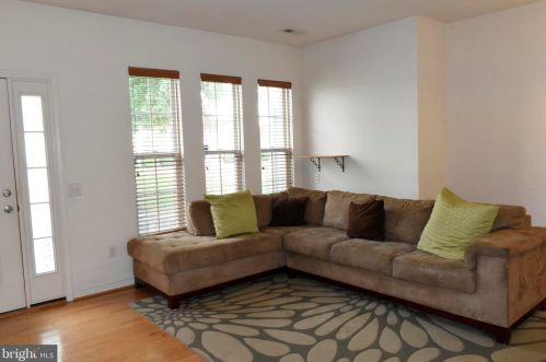 12 Steel St, Trenton, NJ 08611-2864