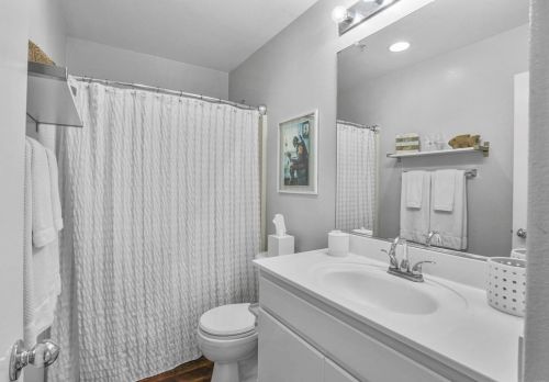 812 Daybreak Pl, Vista CA  92084-3347 exterior