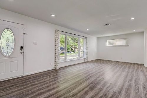 8746 Aldwick Dr, Dallas TX  75238-3420 exterior