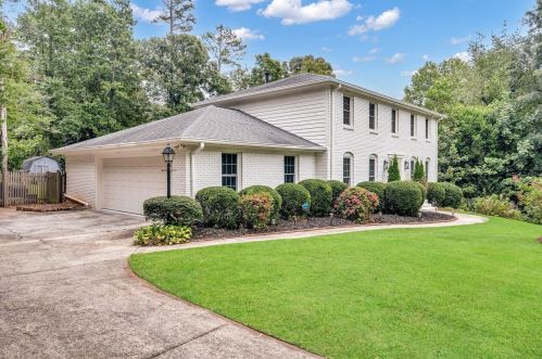 3811 Valley Green Dr, Marietta, GA 30068-2565