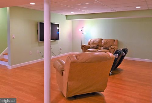 87 Leavitt Ln, Princeton NJ  08540-3921 exterior