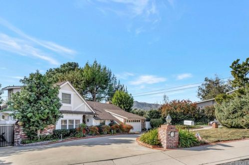 3330 Los Olivos Ln, Glendale, CA 91214-1239