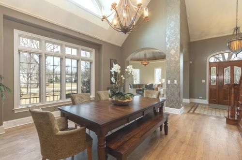 1550 Hawthorne Ln, Glenview, IL 60025-2261