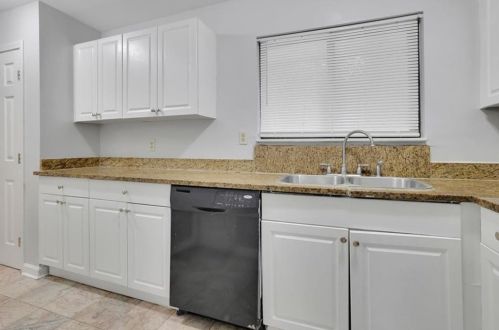 2560 Bradford Sq, Atlanta GA  30345-1339 exterior