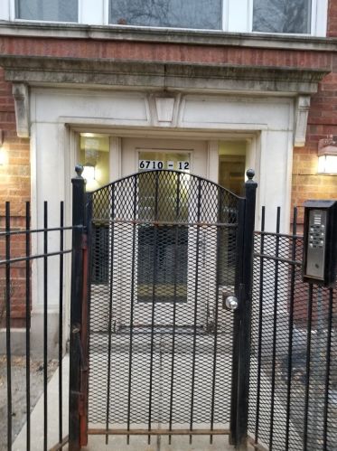 6710 Ridgeland Ave, Chicago, IL 60649-1024