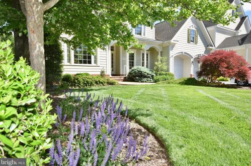 8174 Snead Loop, Gainesville, VA 20155-3221