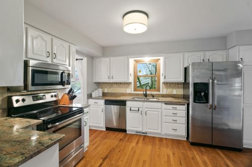 4305 Dunrovin Ln, Saint Paul MN 55123-1727 exterior