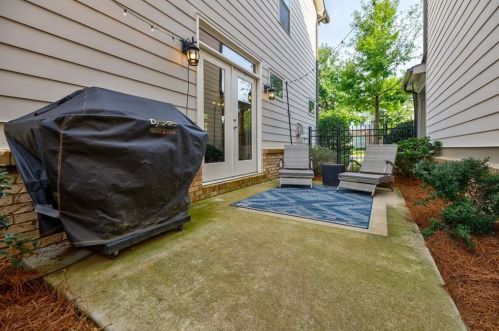 1716 Whitfield Parc Cir, Smyrna GA 30080-2205 exterior