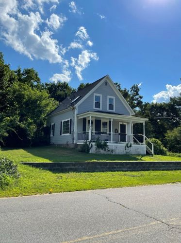 35 Bay St, Tilton, NH 03276-1624