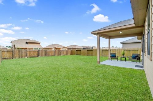 3987 Waukegan Rd, Conroe TX  77306-5870 exterior