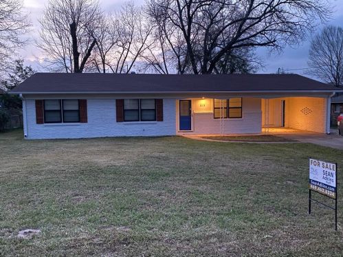 313 Hanks St, Whitehouse, TX 75791-3218
