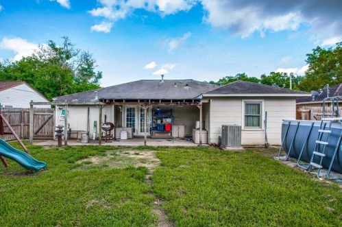 420 Farrer St, Angleton TX 77515-5027 exterior