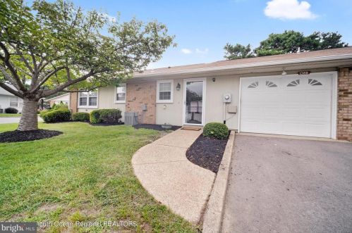 138 Buckingham Dr, Lakehurst, NJ 08759-6732