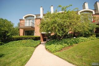 11 Alcott Ct, Teaneck, NJ 07666-6494