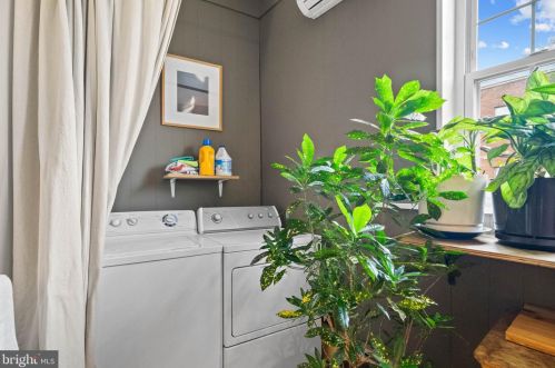 1226 8th St, Philadelphia PA  19147-5130 exterior