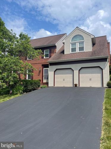 717 Oxford Rd, Lancaster, PA 17601-1254