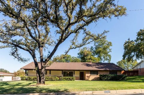 6040 Wimbleton Way, Fort Worth, TX 76133-3610