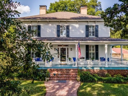 174 Cherry St, Commerce, GA 30529-2413