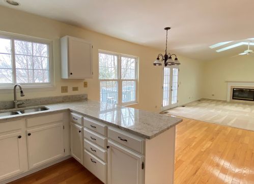 6146 Golfview Dr, Gurnee IL  60031-4701 exterior