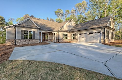 124 Rockford Farm Dr, Clarkesville, GA 30523-8618
