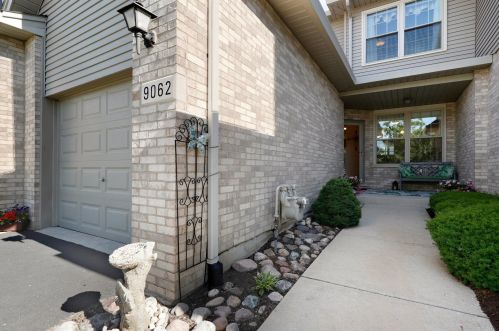 9062 Mansfield Dr, Tinley Park, IL 60487-5495