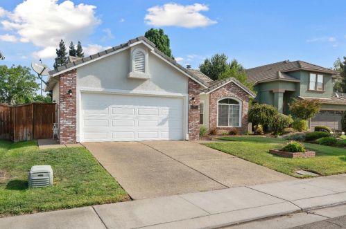947 Pearwood Cir, Lodi, CA 95242-2052