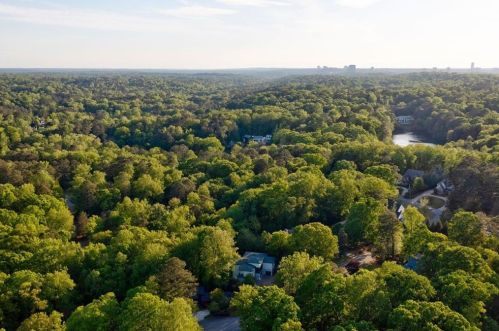 620 Colebrook Ct, Atlanta GA  30327-4710 exterior