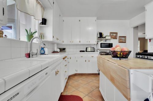 1700 Kenneth Dr, Turlock CA 95380-3421 exterior