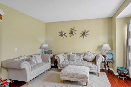 295 Crabapple St, Lemont, IL 60490-2005