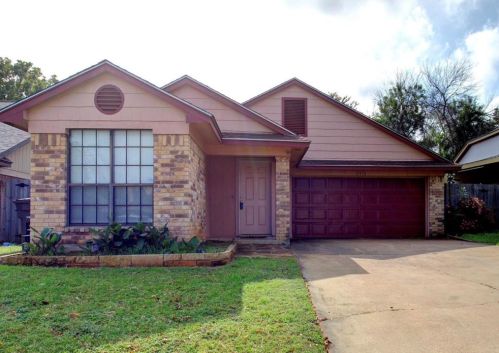 2517 Bamberry Dr, Fort Worth TX  76133-5815 exterior