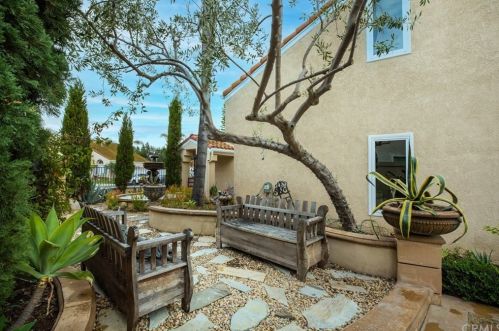 1 Salina, Irvine CA  92614-5388 exterior