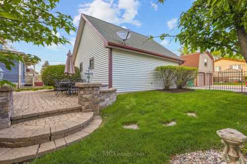 1003 Walter St, Lemont IL  60439-3920 exterior