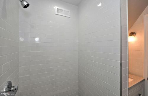 328 61 St, Philadelphia PA 19142-3402 exterior