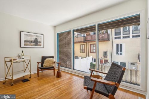 1124 Lombard St, Philadelphia PA  19147-1231 exterior