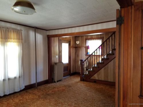 79 Wolcott St, Portland, ME 04102-2040