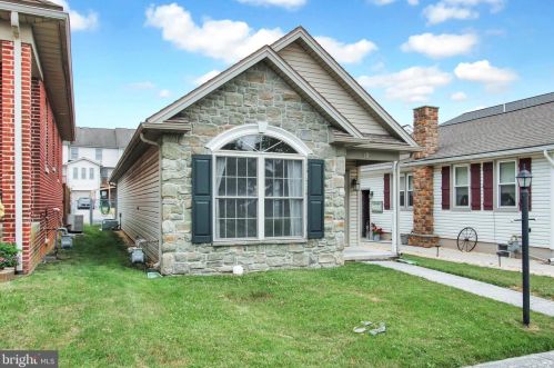 32 Moul Ave, Hanover PA 17331-2080 exterior