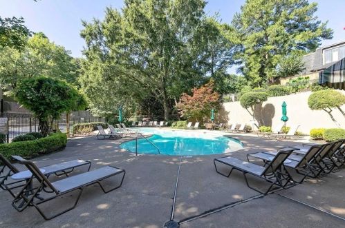 27 Ivy Ridge Dr, Atlanta GA  30342 exterior