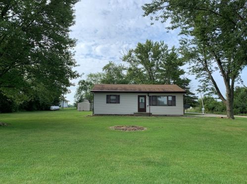 211 Hickory Dr, Roberts, IL 60962-8000