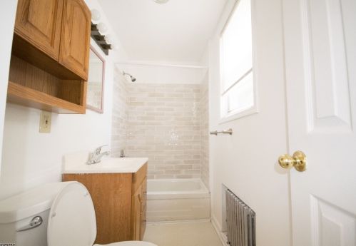 305 Totowa Rd, Paterson NJ 07512-2071 exterior