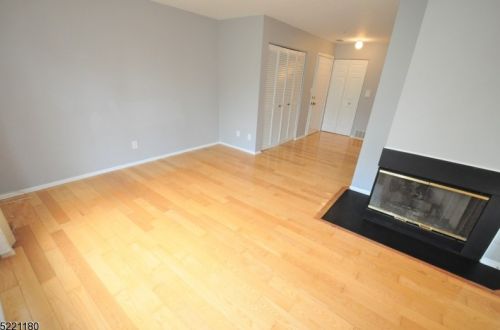 121 Village Dr, Morristown, NJ 07960-7320