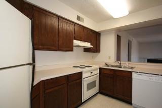 5711 Ridgecrest Dr, Peoria IL  61615-3005 exterior