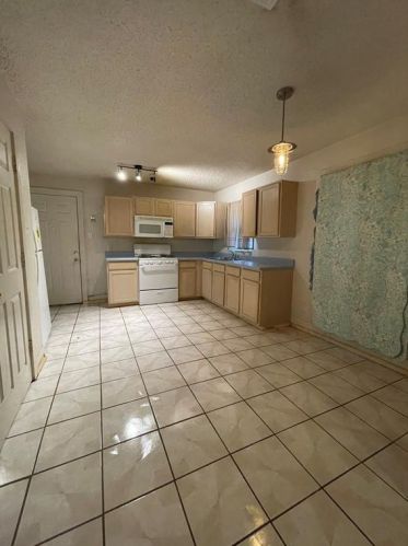 931 Cleckler Ave, Fort Worth, TX 76111-4212