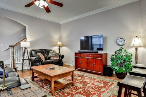 8216 Bridge St, Fort Worth TX 76103-1350 exterior